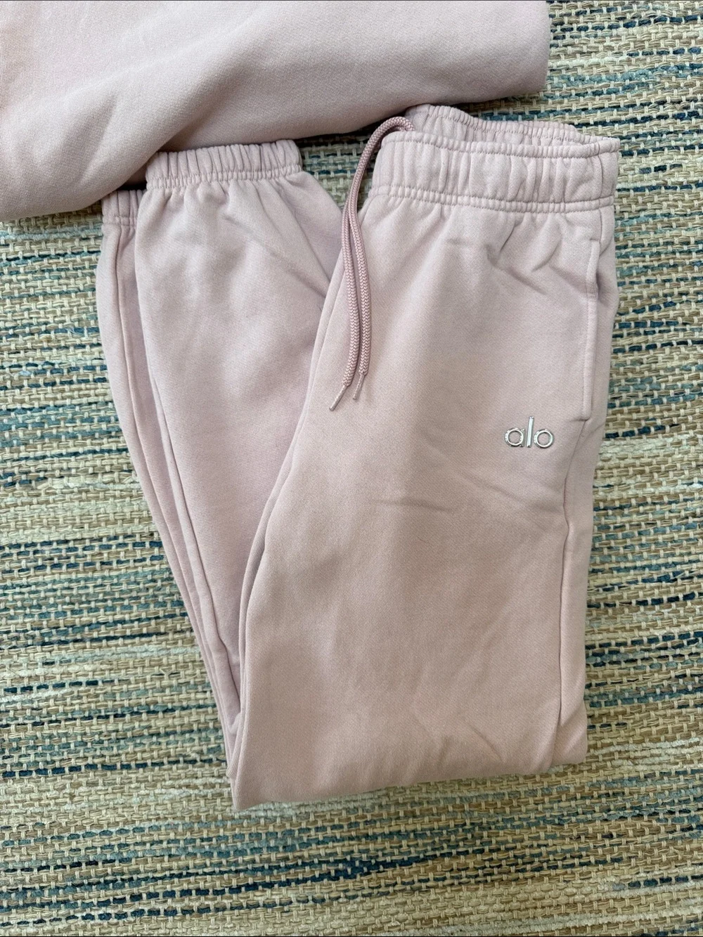 Alo Yoga Accolade Joggers Pants Pullover Crew Set SIZE SMALL Pink Quartz